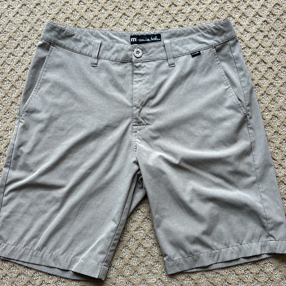 Travis Mathew Short khaki 32 10” inseam